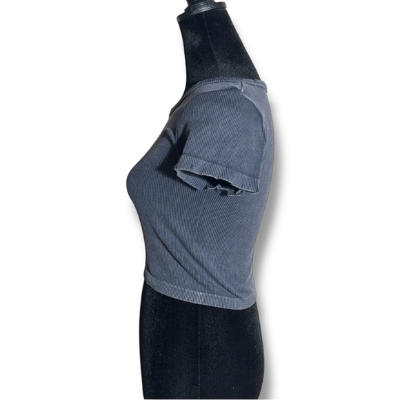 Charcoal Women's Short Sleeve Distressed Crewneck Ribbed Crop Top - Picture 5 of 16